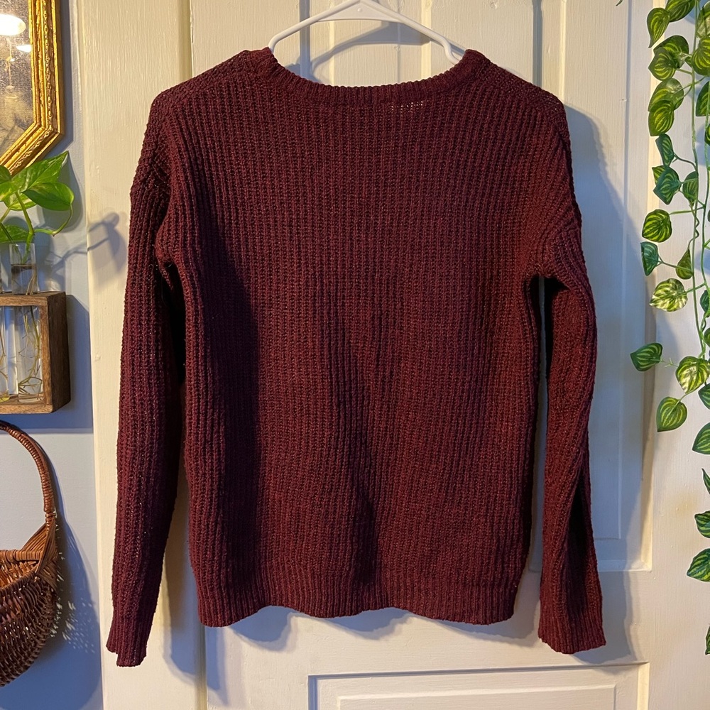Burgundy knitted sweater size xs.